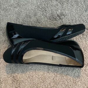 LifeStride Simply Comfort Comfort Predictions Black Flats with Intricate Cutouts